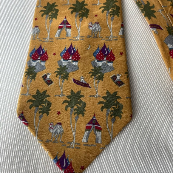 Currier & Co The Thief of Baghdad Tie Unique Fun print 100% Silk Made in Italy - Picture 4 of 9